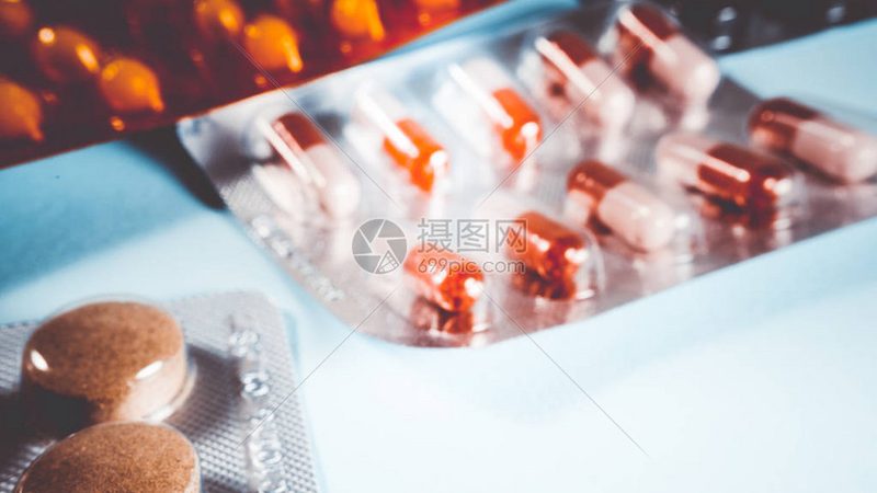 中药饮片的保质期因品种而异，一般在2-5年不等。以下是一些常见中药饮片的保质期：